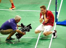This was followed by a quarterfinal exit at the 2015 indonesia super series premier , a tournament in which chinese players routinely lose during the early stages. Familien Axelsen Jubler Det Kan Ikke Blive Storre Tv2 Fyn
