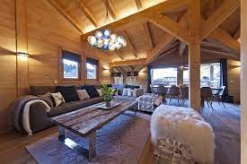 A courchevel, lo chalet progettato dall'architetto dmitry kulish, propone un perfetto equilibrio di delicati contrasti tra nuances e materiali realizzati da i vassalletti. Come Arredare Uno Chalet Di Montagna Gli Spunti Chic E Di Lusso My Luxury