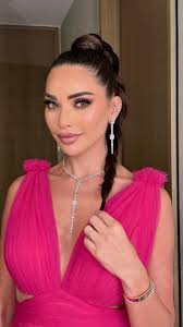 عملنا فوتوشوت مع الميكاب آرتيست الرائعة اللبنانية هيام ✨ كولابوريشن مميّز  لستايل سلطانة هويم 👑 وما فينا ننسى أحلى فيديوغرافر شادي اللي طلّع اللوك  بهالشكل الخرافي 🎥 🔥 #ندى_عبيد #nada_abid #السلطانة_هيام⁩