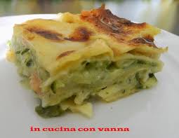 Le lasagne salmone e zucchine sono un delizioso primo piatto al forno perfetto per una cena raffinata ma anche numerosa o per un pranzo di festa. In Cucina Con Vanna Lasagne Zucchine E Salmone