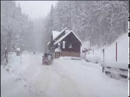 Hierdoor is het mogelijk dat buiten het seizoen een verouderde sneeuwhoogte wordt weergegeven. Sneeuw In Zwitserland Kerst 2014 Youtube