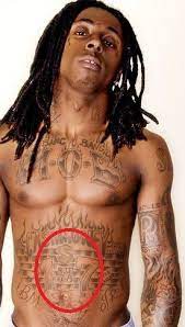He's got weezy's face tattooed on his left tricep now. Lil Waynes 86 Tattoos Und Ihre Bedeutung Promi Tattoos