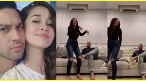 Diposting oleh unknown di 08.43. Emma Maembong Tengah Syok Bertiktok Sekali Kena Sep4k Pungvng Dgn Suami Teh Tarik Kaw