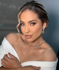 Gravei essa make lindaaa , inspiração para noivinhas 2025 😍😍 me diz aqui  o que vocês acharam? , -, -, -, Para agendamentos e informações (31) 9  91451798, -, -, -, -, -, -, -, #makebh #maquiagembh ...