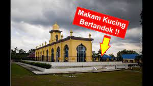 Makam sultan mahmud mangkat dijulang is a famous historical tomb in kota tinggi, johor in malaysia. Makam Sultan Mahmud Mangkat Di Julang Youtube