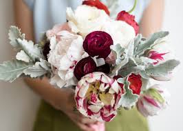 Make a real feature of the bouquet toss by choosing an appropriate song, possibly something about single or independent women, and having the mc announce that all the unmarried girls should take to the dance floor. Diy Wedding Decor Five Tips For Arranging Your Own Bouquets And Floral Centrepieces Honeycombers Singapore