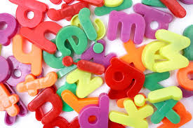 Tutti i bambini meno uno si mettono ad una certa distanza da un muro (o un muretto o un cancello o da un'auto, in base a ciò che si ha a disposizione). Giochi Per Bambini Di 4 Anni Che Stimolano Il Linguaggio Logopedia Logopoli Dott Ssa Bianconi