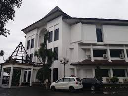 Informasi yang anda cari adalah gaji skuriti dibalikpapan. Gedung Dprd Karawang Hujan Uang Koin Ini Penyebabnya