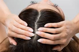 American academy of dermatology mengungkapkan bahwa banyak orang kehilangan sekitar 50 hingga 100 helai rambut setiap hari. Awal Ini 4 Tanda Kalau Rambut Rontok Kita Sudah Di Luar Batas Normal Semua Halaman Cewekbanget
