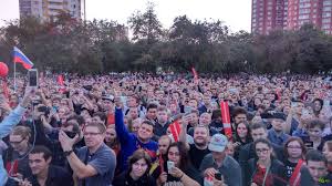 Картинки по запросу Фото с площади Екатеринбурга с Навальным