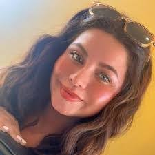 Karli Fisher's Instagram, Twitter & Facebook