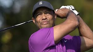 Der polizei sagte nordegren jedoch, sie habe die rückscheibe mit einem golfschläger eingeschlagen, um ihrem mann aus dem auto zu helfen. Tiger Woods Nach Schwerem Autounfall Im Krankenhaus