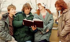 The cider house rules, chocolate, the shipping news, the hoax, and the touchstone pictures film, casanova. Leonardo Dicaprio Juliette Lewis Johnny Depp And Lasse Hallstrom Going Over The Next Scene In What S Eating Gilbert Grape 1992 9gag