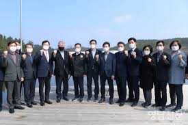 한국마사회 노동조합에 따르면 김 회장은 국회의원 시절 보좌관 a씨를. ê¹€ìš°ë‚¨ í•œêµ­ë§ˆì‚¬íšŒìž¥ ì˜ì²œê²½ë§ˆê³µì› í˜„ìž¥ ë°©ë¬¸ ì¸ë¬¼ ë‰´ìŠ¤ ê¸°ì‚¬ë³¸ë¬¸ ì˜ë‚¨ì‹ ë¬¸