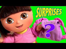 ¡esta mochila interactiva se ilumina, canta y pide ayuda para encontrar los colgantes mágicos que dora necesita para completar su misión! Dora S Backpack Surprise Eggs From Dora The Explorer Mochila Dora La Exploradora Huevos Sorpresa Video Dailymotion