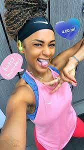 Shari Groves's Instagram, Twitter & Facebook