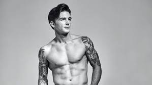 Drake Bell, Nyle DiMarco, Ricky Martin, and More Man Candy - Socialite Life