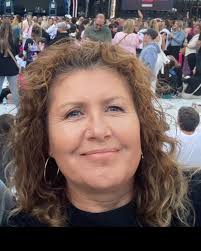 what hairstyle suits me after eyelid surgery?