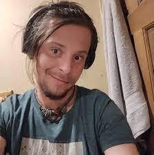 Ethan Ewoldt's Instagram, Twitter & Facebook