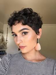 Choose according to your curl pattern and face shape. What Are The Best Haircuts For Naturally Curly Hair Strut Hair And Beauty