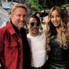 Après sa jeunesse dans la région toulonnaise. Cathy Guetta Mini Robe En Cuir Pour Retrouver David Avec Leurs Enfants A Dubai Sur Buzz Insolite Et Culture