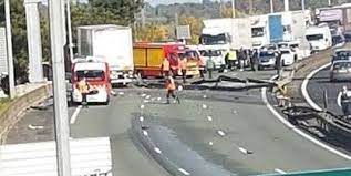 Sud Ouest Ar Twitter Accident Mortel Sur La Rocade De Bordeaux Les Photos Du Drame Https T Co P6yjea2kog