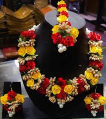 Handmade Floral Jewellery Set With Images Fresh Flower Jewelry Flower Jewellery For Haldi Floral Jewellery