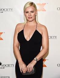 Also know more about the early life, career, net worth, relationships, and controversies of other actresses and models including maitland ward , shandi finnessey. Elisha Cuthbert Oozes Understated Glamour At The Cinema Audio Society Awards In La Daily Mail Online