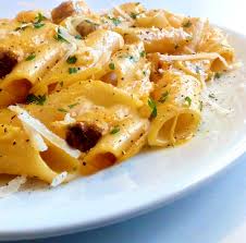 Procedete poi alla preparazione del soffritto: Penne Con Crema Di Zucca Napoletana Salsicce E Provola La Cucina Di Napoli