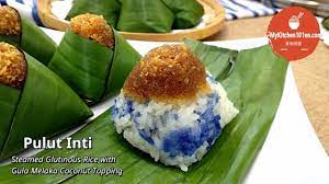 Beras pulut direndam 1 jam kemudian dikukus dengan sedikit air serta sesudu minyak masak (untuk mencantikkan pulut). Pulut Inti Steamed Glutinous Rice With Gula Melaka Coconut Topping Mykitchen101en Youtube