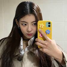 Choi jisu 최지수 2000.07.21 @lia.jypent fanstagram. Image In Gf Kpop Collection By A On We Heart It