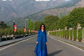 Jammu and kashmir is basically comprised of three regions, namely, kashmir valley, jammu, and ladakh, and shares its border with the states of himachal pradesh and punjab. Kashmir Opens Up For Tourism But You Need To Follow These Rules