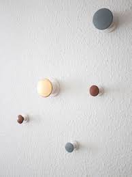Einfaches Ikea Hack Bei Dem Aus Bunten Wandhaken Echte Designerstucke Werden Wandhaken Ikea Inspiration Ikea Ideen