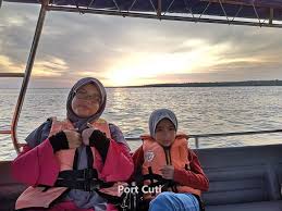 We able to feel the windy beach, peaceful waves sound and beautiful sunset at pantai remis (remis beach) kuala selangor. Trip 2h1m Bawa Keluarga Jejak Pantai Sky Mirror Di Kuala Selangor Libur