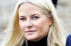 Offenbar leidet die norwegische kronprinzessin. Prinzessin Mette Marit Lebensgefahrlich Erkrankt Jetzt Bricht Sie Ihr Schweigen