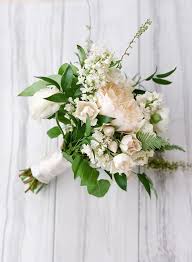 A Wedding That Gives Rustic A Fresh Modern Twist Ivory Bouquet Wedding Wedding Bouquets Flower Bouquet Wedding