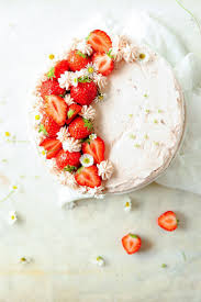Chocolate Cake With Strawberry Mascarpone Frosting Rezept Schokoladenkuchen Schokoladen Kuchen Schokoladentorte