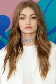 Gigi Hadid Kumral Sac Ve Makyaj Kolay Sac Modelleri Sac Renkleri