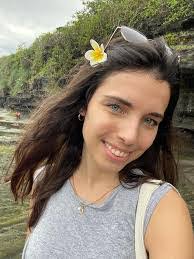 Kaitlyn Petit's Instagram, Twitter & Facebook