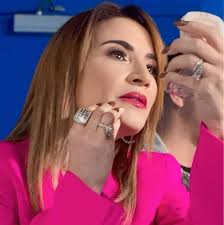 Lo que los demás pueden pasar por alto en ti, Dios lo aprecia  profundamente. No te desanimes; sigue confiando en Él y sigue adelante,  dando siempre lo mejor de ti. ¡Feliz martes! #