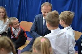 Maybe you would like to learn more about one of these? Donald Tusk Odwiedzil Szkole Jubilatke W Chmielnie Prywatna Wizyta Przewodniczacego Rady Europejskiej Na Kaszubach Zdjecia Dziennik Baltycki