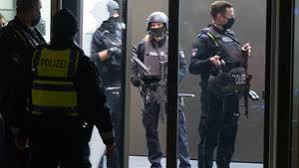 Rafi rachek is a housemate on promi big brother 9. Alles Rund Um Wichtige Themen Und Personen Mit R Rtl De Rtl De