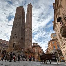 Presso la corte d'appello di bologna; Due Torri Degli Asinelli E Garisenda Bologna Orari Prezzi Biglietti Visite Guidate