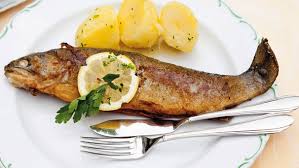 Rezept Von Sternekoch Alexander Herrmann Forelle Mullerin So Wird Sie Perfekt Br De Fisch Zubereiten Rezepte Forelle Rezept