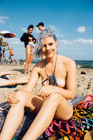 14 Stunning Photos of Riis Beach, New York's Queer Beach, During Pride |  Them
