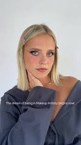 Mackenzie Andrews's Instagram, Twitter & Facebook