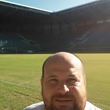 Carlos Luis Ulrich (@elhuevoporteno)