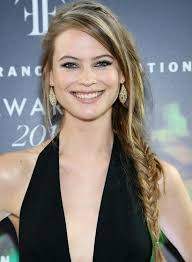 If you're struggling to pick a good haircut for your round face, here are some. 50 Indian Hairstyles For Round Faces