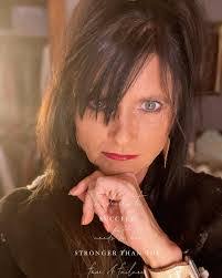 Jodi Roth's Instagram, Twitter & Facebook