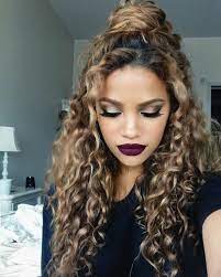 Coiffer cheveux bouclés, frisés, afro, crépus, ondulés se coiffer avec les cheveux ondulés 1001 Idees Pour La Coiffure Boucle Mariage Trouvez Les Plus Belles Options